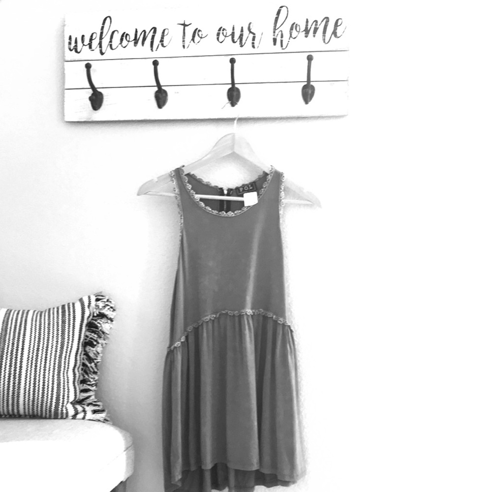 🔥 sold 🔥 Sleeveless army green top
